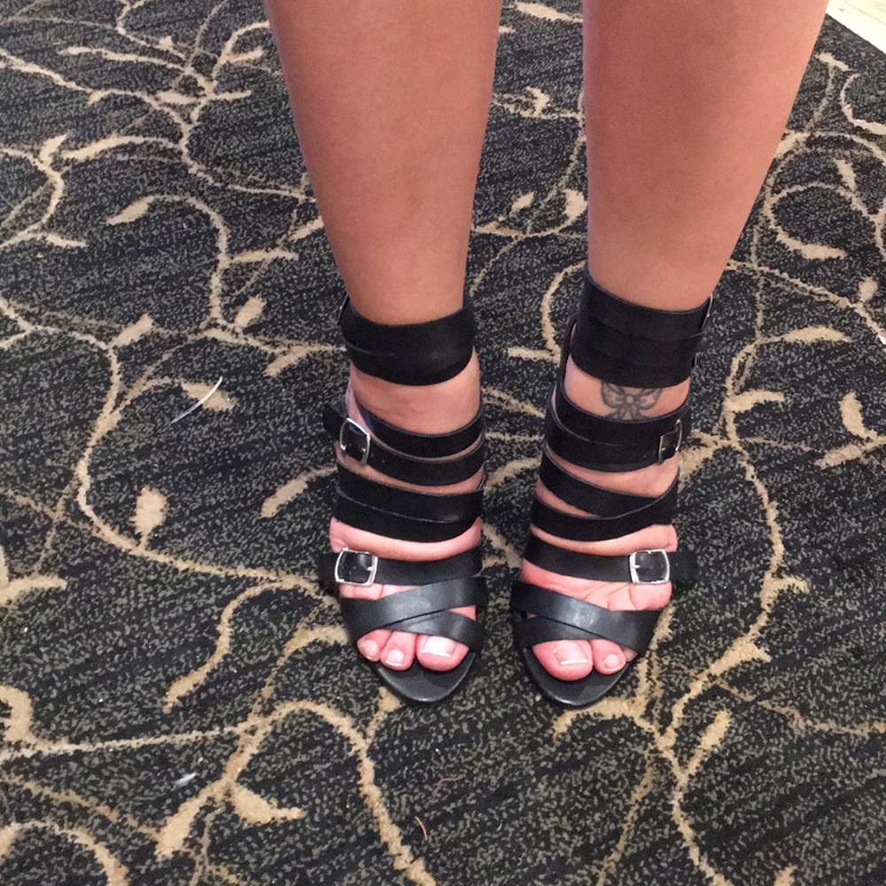 👯🕸️Shoe cult black strappy shoes🖤